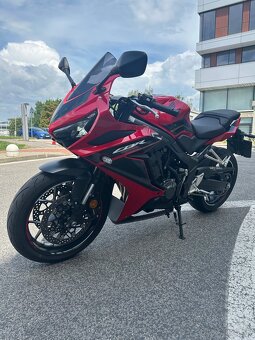 Honda CBR650R - 8
