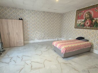 Rodinný dom s veľkým stavebným pozemkom v tichej loka… - 8