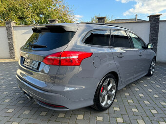 Ford Focus Kombi 2.0 ST Edition Swiss 250PS - 8