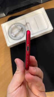 Apple iphone SE 2020 128GB Red - cerveny - 8