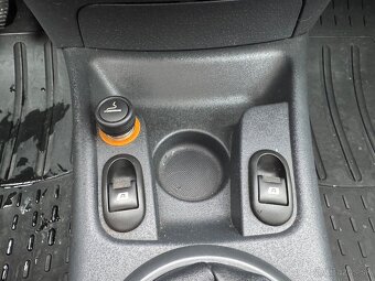 Citroën C3 1.1i Manuál - 8
