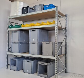 Priemyselný policovy regal , regale. - 8