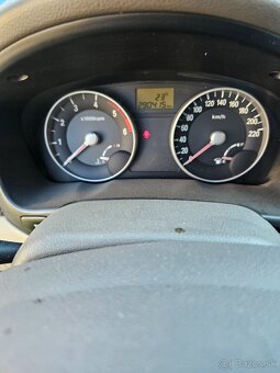 Hyundai accent - 8