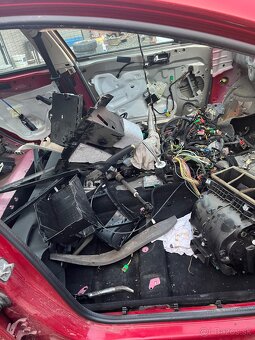 Rozpredam citroen c4 1.6 vti - 8