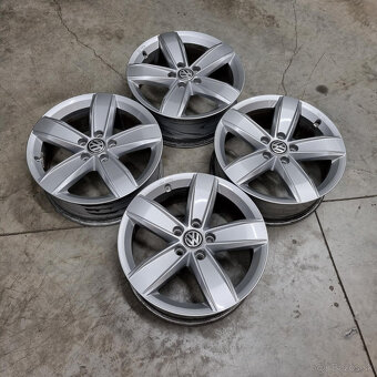 Hliníkové Volkswagen disky 5x112 R17 6,5J ET38 - 8