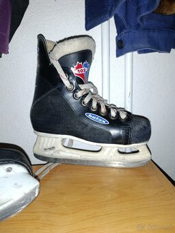 Hokejova výstroj,korčule - 8