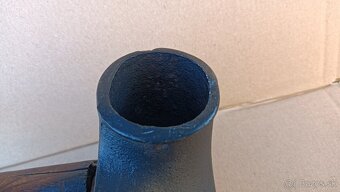 Stará orig. atypická žehlička s komínem, zdobená, pekná - 8