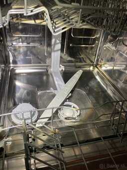 Vstavaná plne integrovaná 60cm umývačka Whirlpool ADG6949 - 8