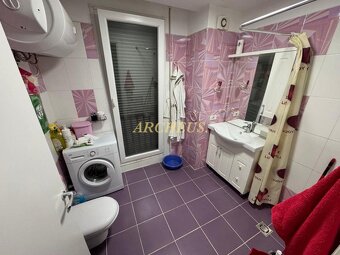 3 izbový apartmán v 1.línií na pláži v Albánsku, 97m2 - 8