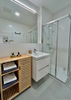 ÚPLNE NOVÝ 2izb. BYT s PARKOVISKOM Karpatská - 8