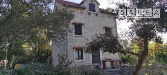 CHORVÁTSKO, OSTROV BRAČ - KAMENNÝ DOM ZO 16. STOROČIA, ZÁTOK - 8