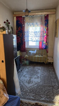 REZERVOVANÉ : Veľký 3i byt 80 m2 s balkónom v pôvodnom stave - 8