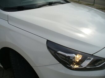 Hyundai i30 CW Combi 1.6 CRDI 9/2021 - 8