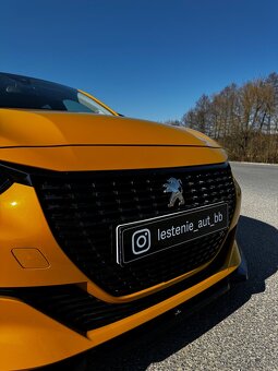 Peugeot 208 - 8
