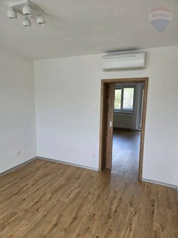 Výnimočný 4-izbový byt s 2 balkónmi, vlastným kúrením, klima - 8