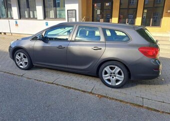 Opel Astra 1,4 i Sports Tourer benzín manuál 88 kw - 8