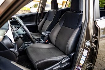 Toyota RAV4 2,2D 110kW 4x4 (nová STK, ťažné, kamera,keyless) - 8