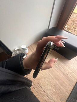 Predám i phone 11 pro max - 8