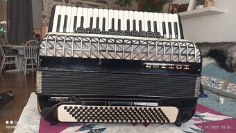 Predám kvalitný akordeón hohner atlantic 4 de luxe - 8