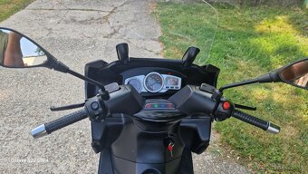 Aprilia SR MAX 125 ie - 8