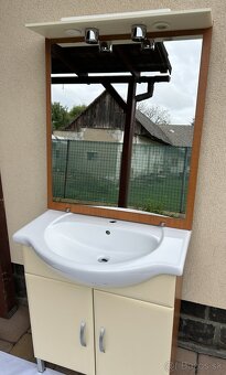 Skrinka s umývadlom a zrkadlom - 8