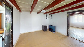 Na predaj rodinný dom v obci Považany s rovinatým pozemkom - 8