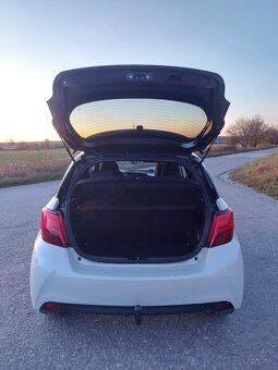 Toyota Yaris 1.33l benzín, 74 kW – výborný stav, plná výbava - 8