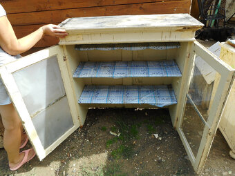 starožitný kredenc na zrekonštruovanie - 8