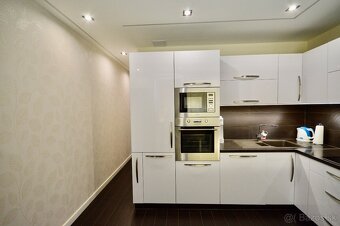 KOMPLETNE ZREKONŠTRUOVANÝ 2i BYT NA NÁBREŽNEJ UL. V NZ - 8