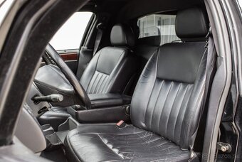 LINCOLN TOWN CAR LIMOUSINE - 8