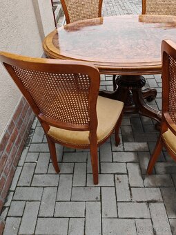 Jedálensky stôl a 4 stoličky - 8