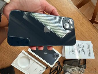 iPhone 13 - 8