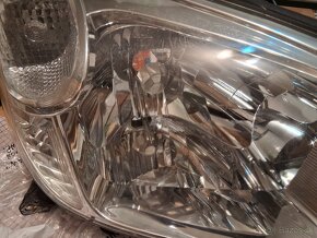 Predný reflektor Toyota RAV4 - 8