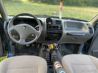 Nissan Terano 2.4 - 8