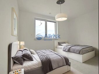 Voľne stojaci 4.izbový rodinný dom s garážou v Šalgočke na n - 8