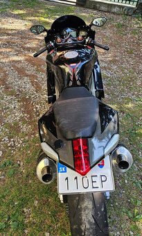 Aprilia RSV 1000 R - 8