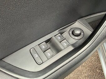 Škoda Superb Combi 1.6 TDI Ambition DSG - 8