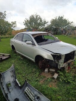 Toyota avensis - 8