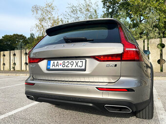 99tis Volvo V60 CROSS COUNTRY B4 AWD A/T 2.0l 145KW - 8