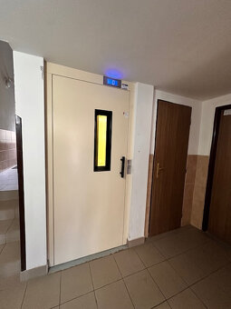 Predaj 3 izb byt v KE - Južná trieda, pôvodný stav, loggia - 8