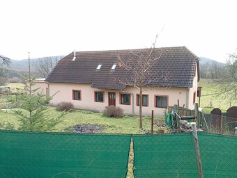 Vidiecka usadlosť po rekonštrukcii v obci Uhliská - 5993 m2 - 8