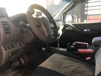 Predám Nissan Navara - 8