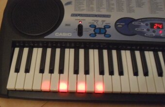 Výukové klávesy Casio LK 40 (svítící klapky) - 8