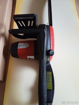 Predám elektrickú pilu Hecht - funkčná, ale tečie olej - 8