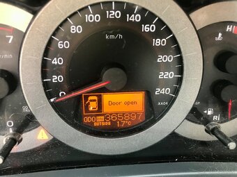 Toyota RAV4 - 8