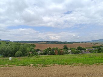 Stavební pozemek Petrovce 881 m2 - 8