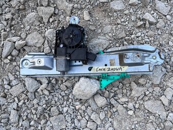 Opel Astra J 09-15 mechanizmus sťahovania okna, zámok dverí - 8
