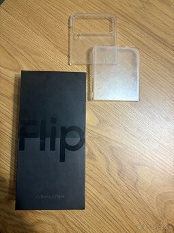 Samsung Galaxy Z Flip4 - 8