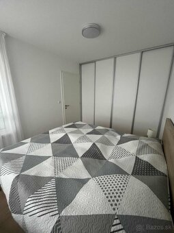 Moderný 2-izbový kompletne zariadený byt s loggiou a parkova - 8