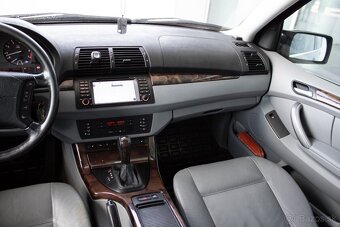 BMW X5 4.4i A/T - 8